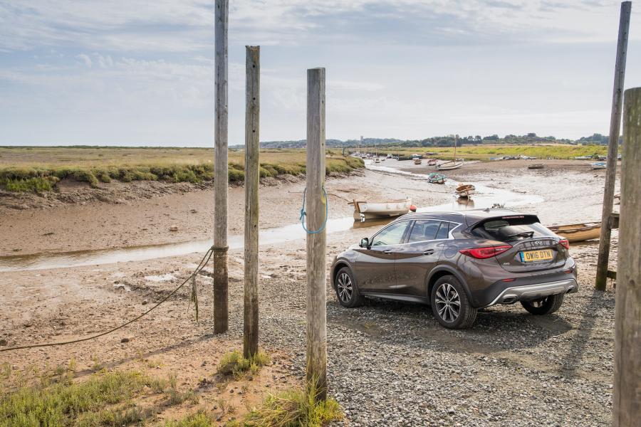  Infiniti QX30 2.2d AWD 2016 года  (UK) (фото 27 из 30)